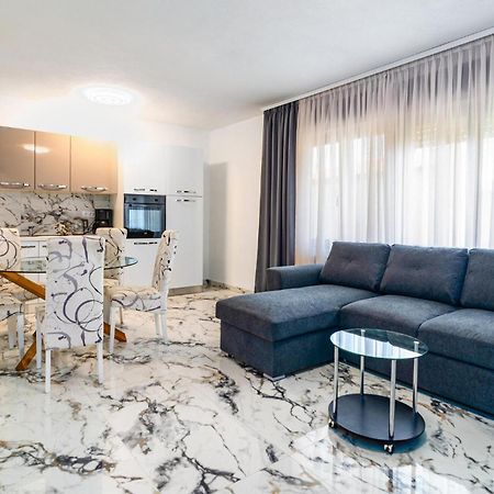 Amazing Apartment In Podstrana With Wifi Exterior foto